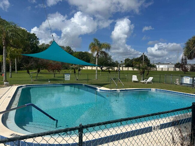 Building Photo - DIRECT RIVER CONDO