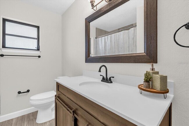 Building Photo - 3800 Pine St