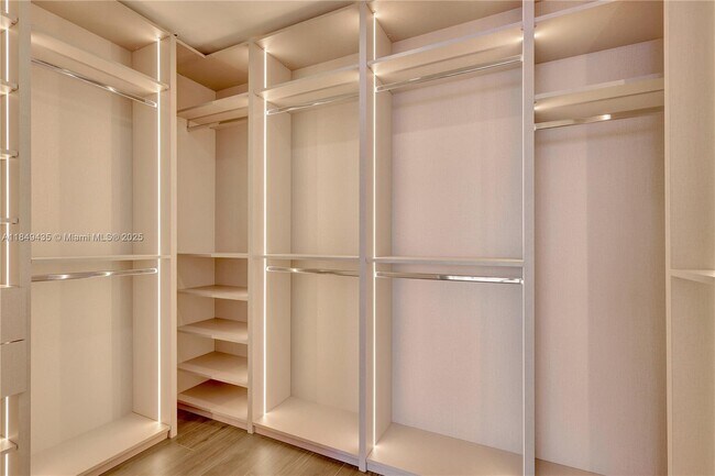 Building Photo - 700 NE 24th St