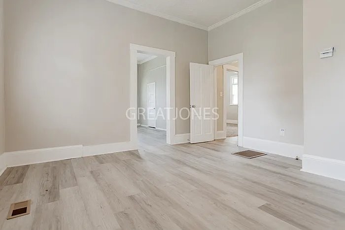 Building Photo - 945 53rd St