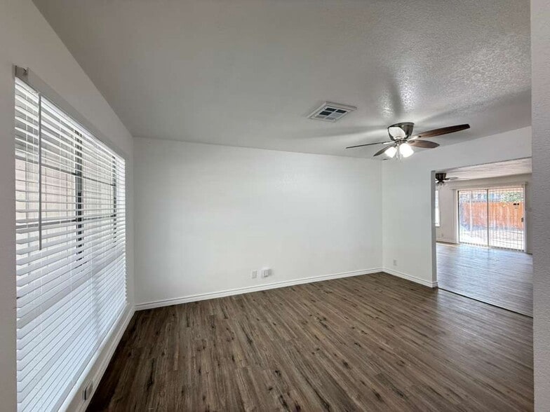 Building Photo - 13535 Coleridge St