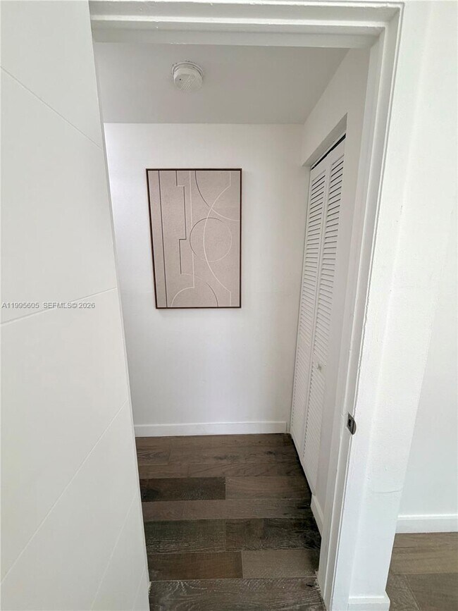 Building Photo - 605 Euclid Ave