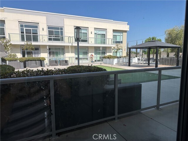 Building Photo - 56 E Duarte Rd
