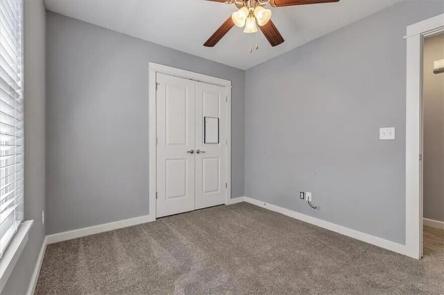 Building Photo - 1736 S 39th Pl