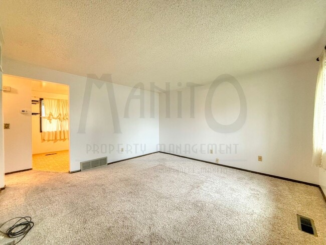 Building Photo - Indiana Ave/Ella Rd Duplex