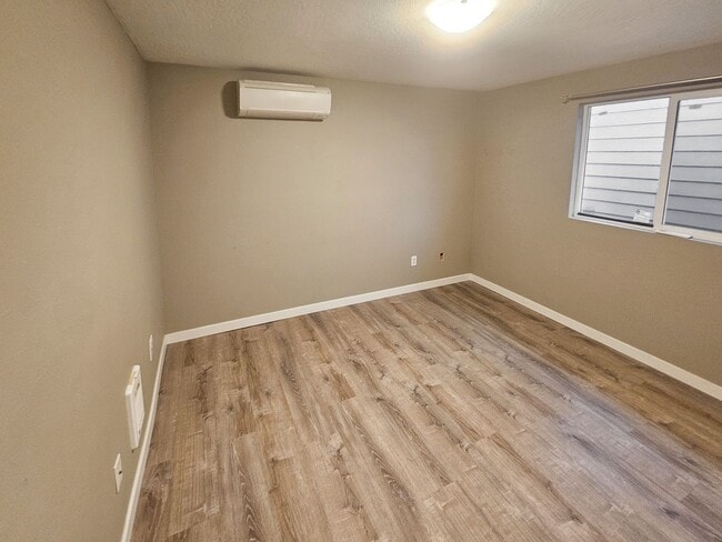 Building Photo - 599 Page Ct