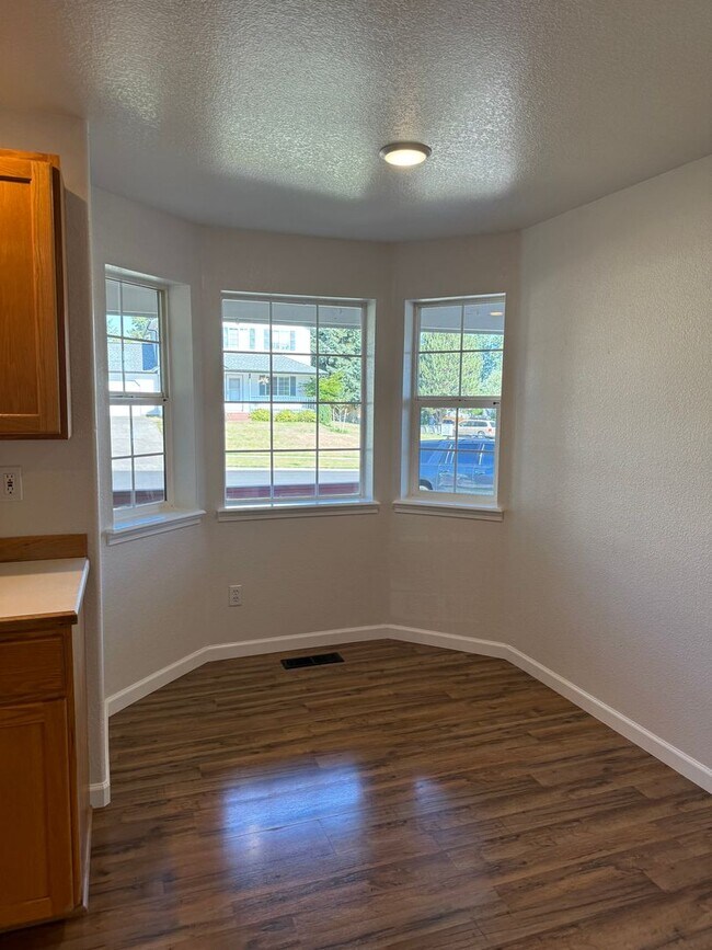 Building Photo - CUTE HOME IN ELKHORN ESTATES