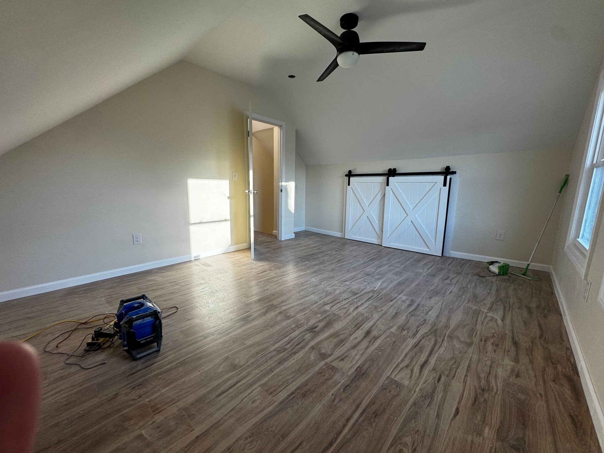 Building Photo - 11 New Ln