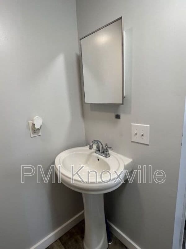 Building Photo - 1407 Sevierville Rd