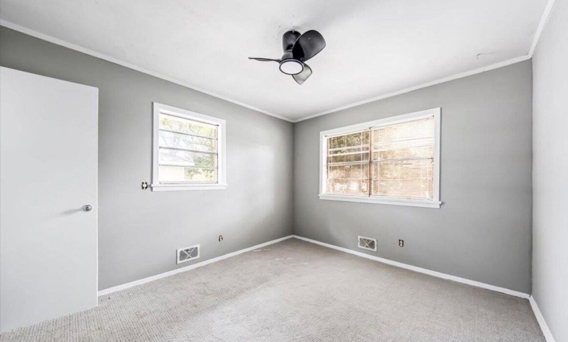 Building Photo - 2363 Robin Hood Rd