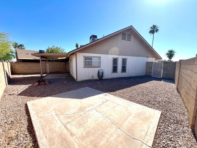 Building Photo - 941 W Enid Cir