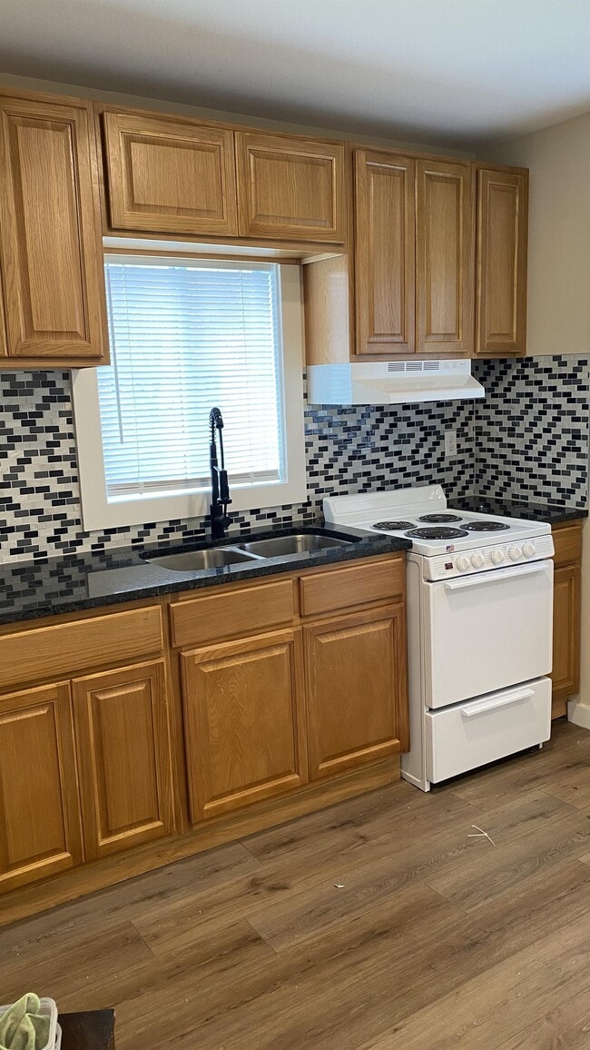 Building Photo - 1321 Harris Hill Rd