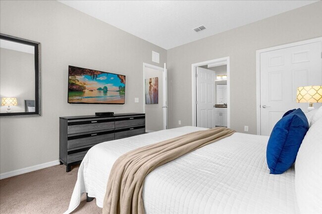 Building Photo - 5350 Diplomat Ct