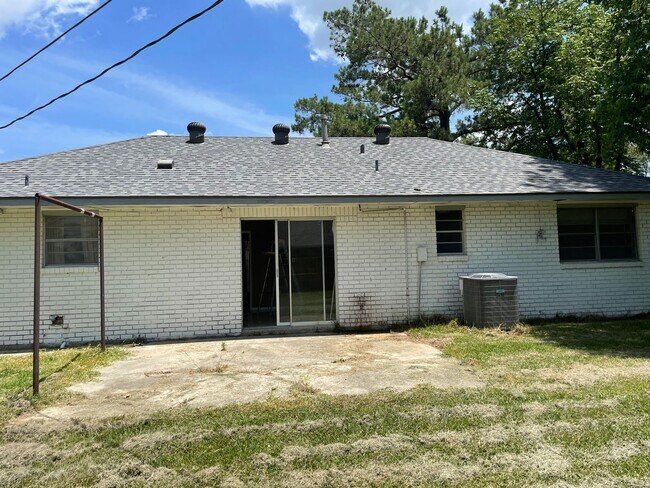 Building Photo - CHARMING 3-BEDROOM HOME FOR RENT IN ZACHARY, LA
