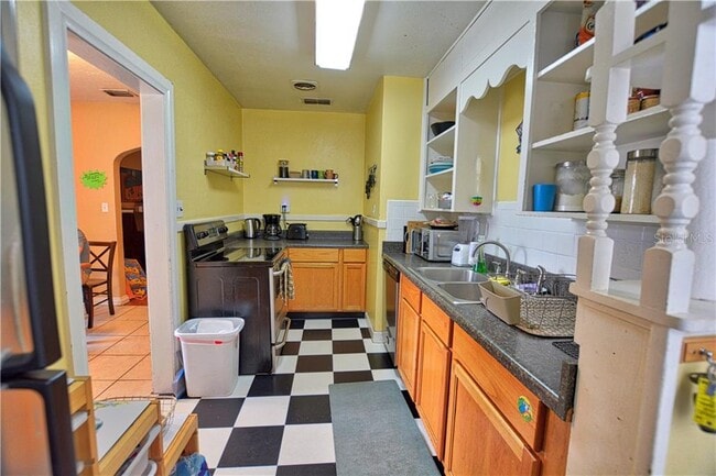 Building Photo - 119 N Longfellow Blvd