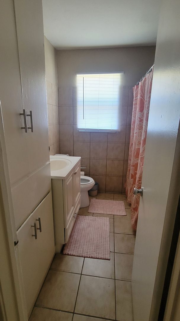 Building Photo - Charming 3-Bedroom, 1-Bath Home with Large...