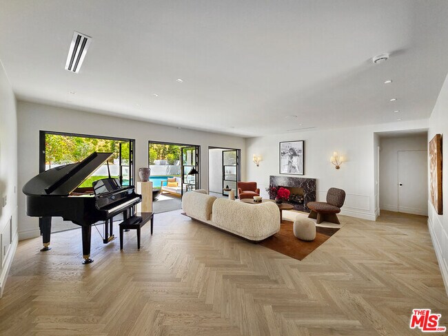 Building Photo - 2288 Coldwater Canyon Dr