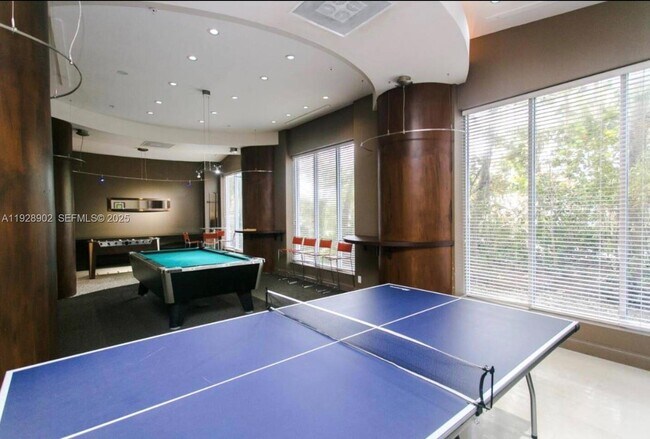 Building Photo - 4001 S Ocean Dr