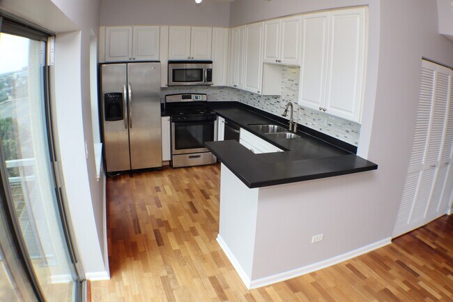 Building Photo - 100 N Hermitage Ave