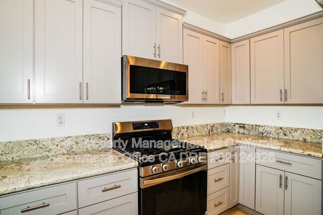 Building Photo - 2011 Misty Meadow Dr