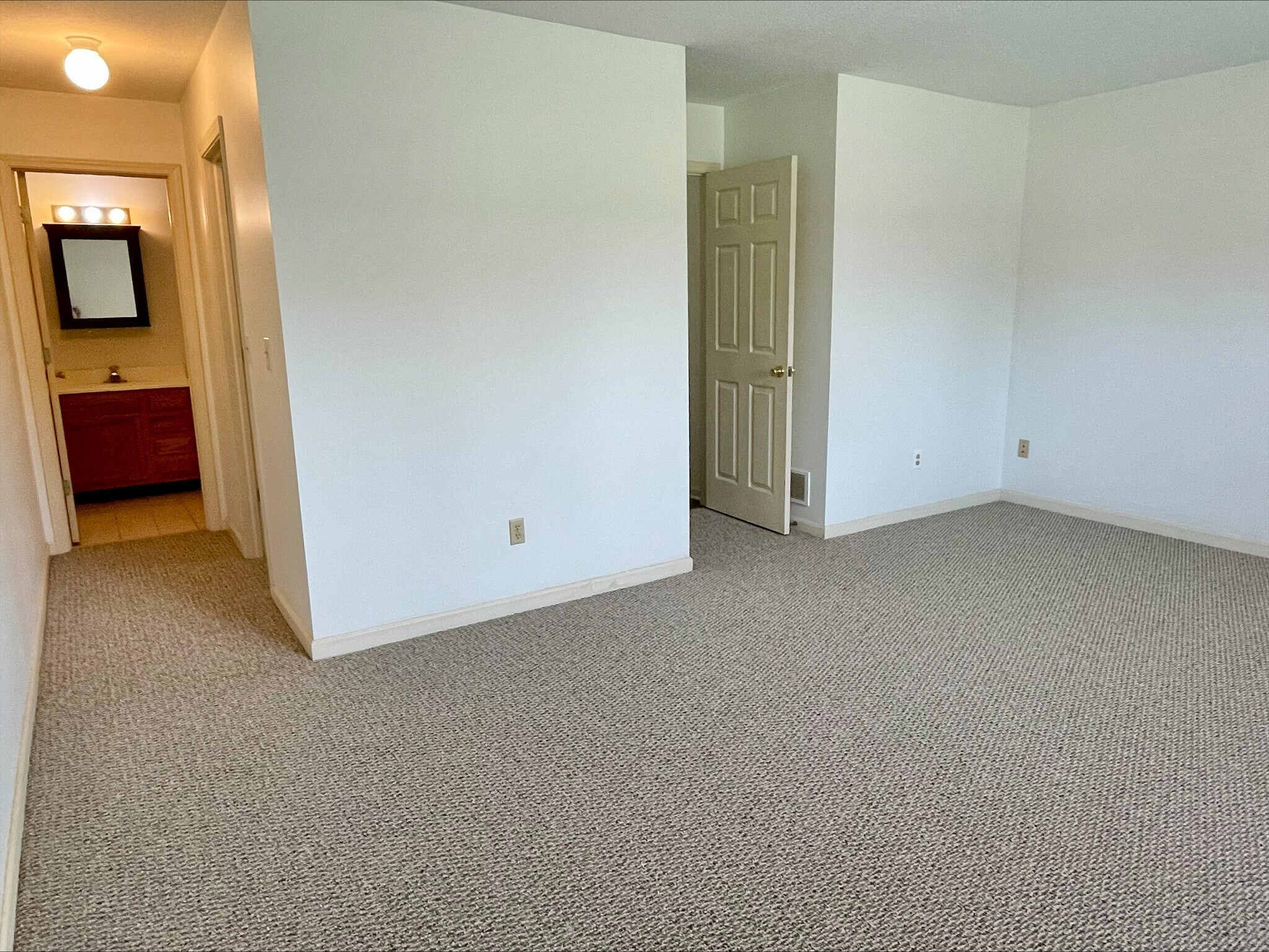 Building Photo - 496 Pheasant Run