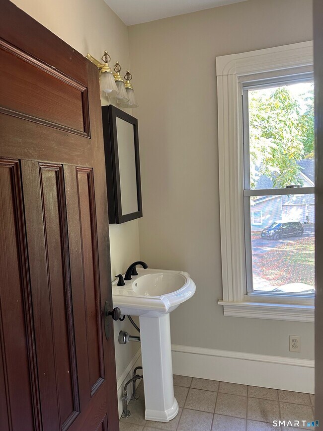 Building Photo - 380 N Main St