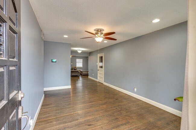 Building Photo - 9621 Rustown Dr