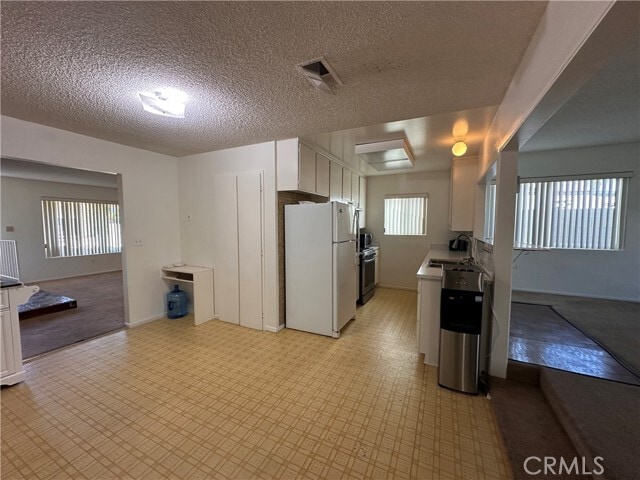 Building Photo - 23756 President Ave