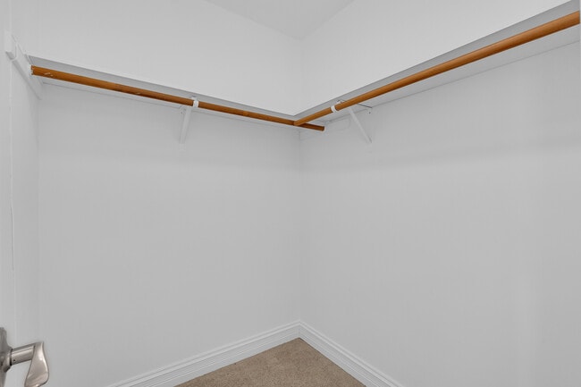 Building Photo - 608 W Inverrary Ln