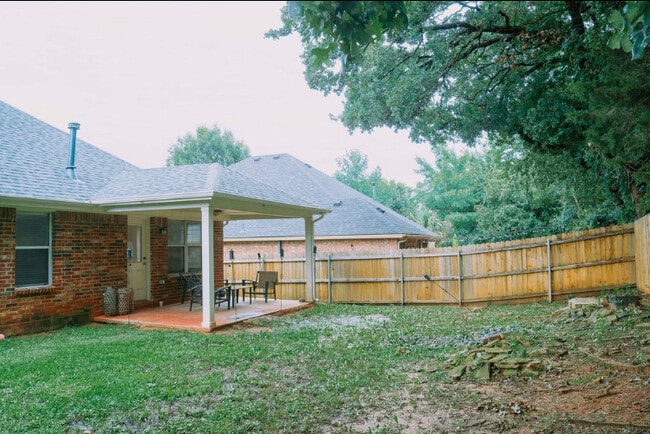 Building Photo - 614 Valencia Dr