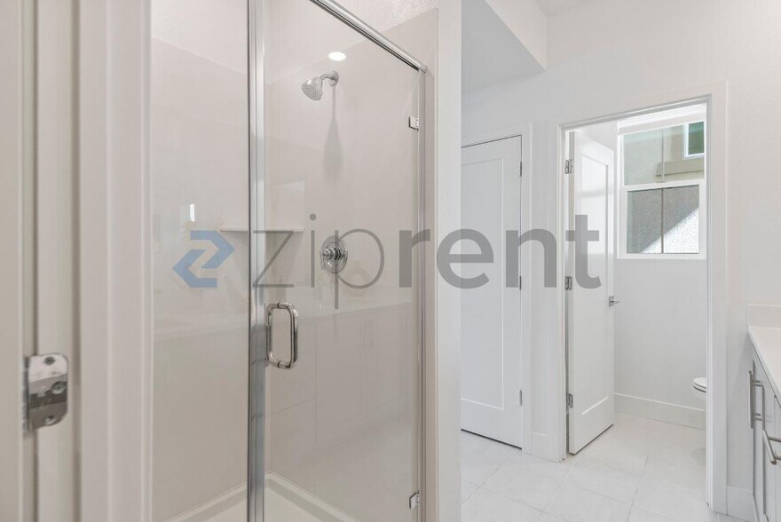 Building Photo - 37380 Watersail Way