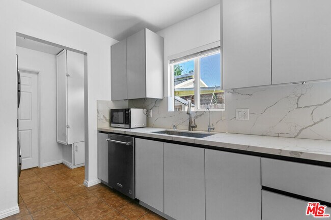 Building Photo - 4949 San Feliciano Dr