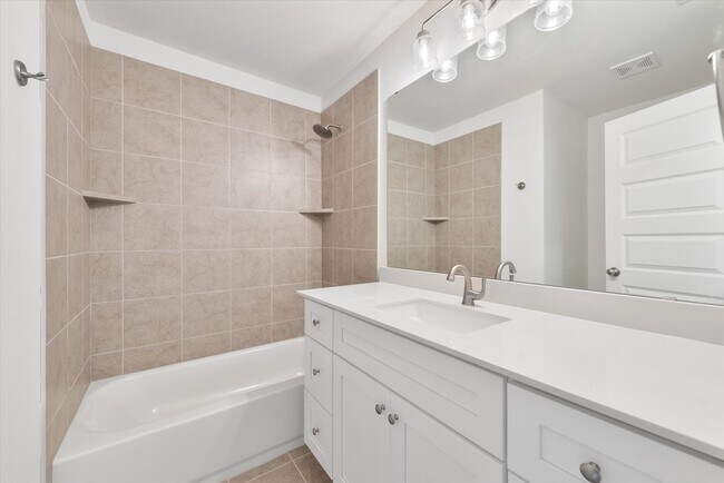 Building Photo - 1230 Elm Ct