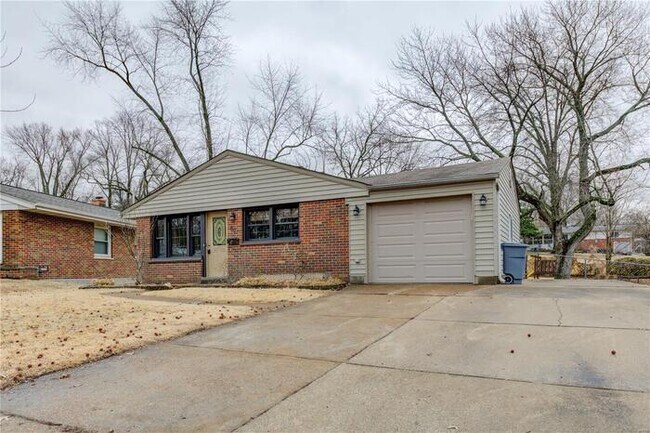 Building Photo - Fantastic 3bd/1.5ba home! Coming soon!