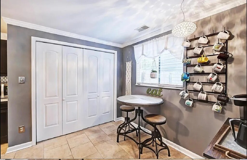 Building Photo - 621 Regency Dr