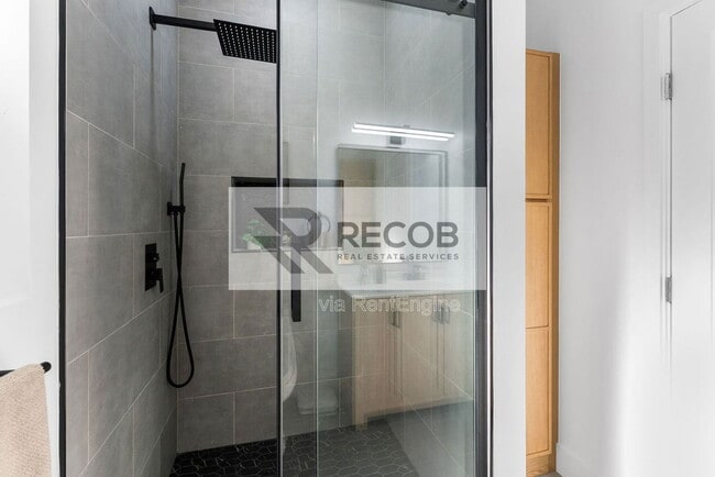 Building Photo - 6730 Mohawk St