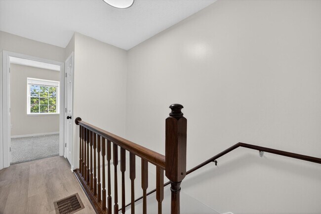 Building Photo - 599 E Graham Pl