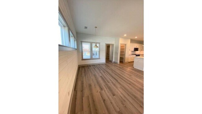 Building Photo - 405 Carneros Dr