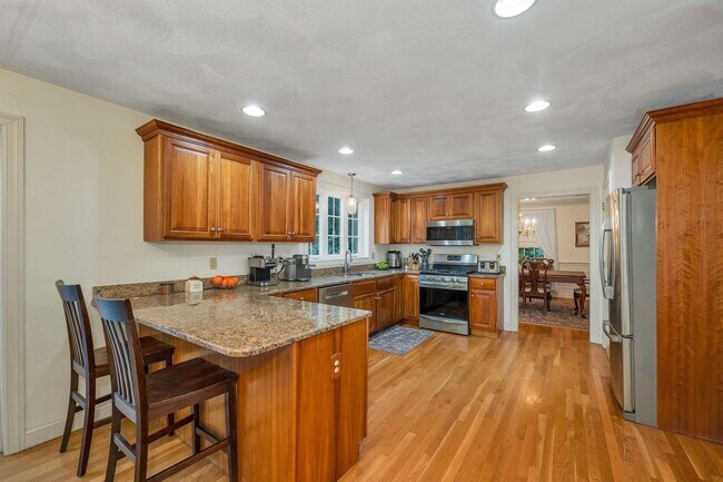 Building Photo - 8 Hemlock Ln