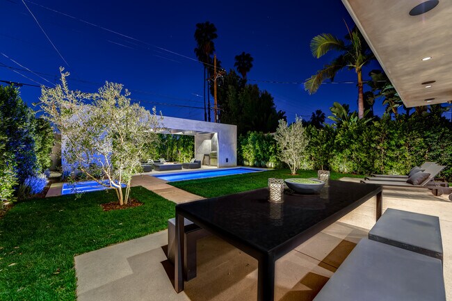 Building Photo - 607 N Alta Vista Blvd