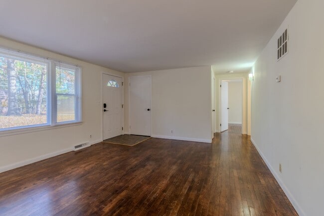 Building Photo - Classic Ranch Just Minutes from TC’s Best