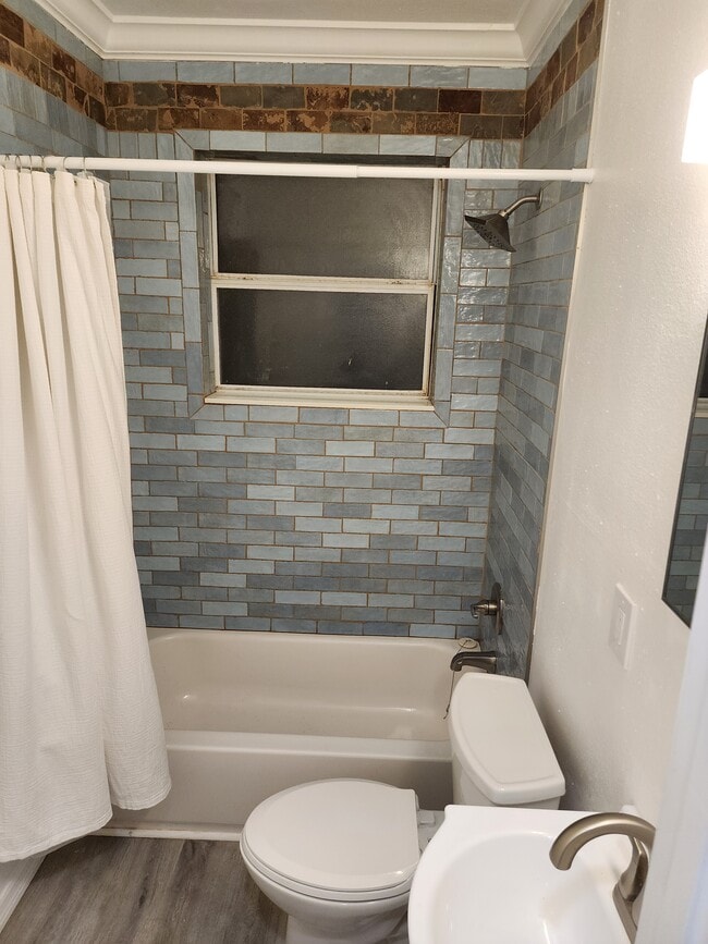 Building Photo - 1002 Brothers Ave.