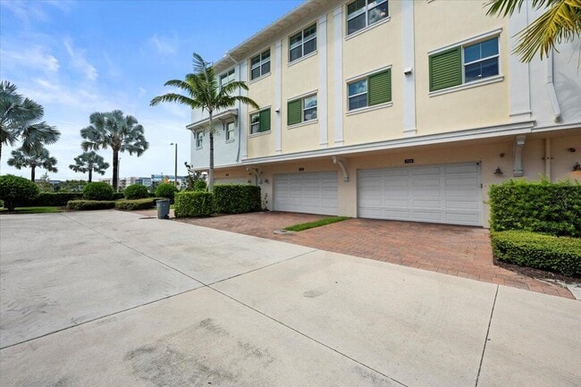 Building Photo - 7114 Edison Pl