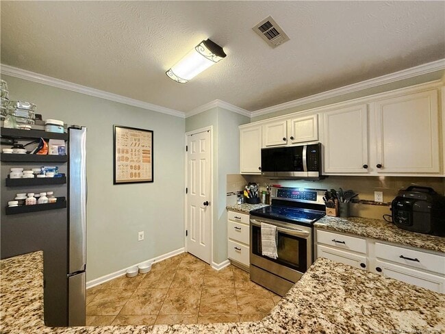 Building Photo - 728 Fairbluff Dr