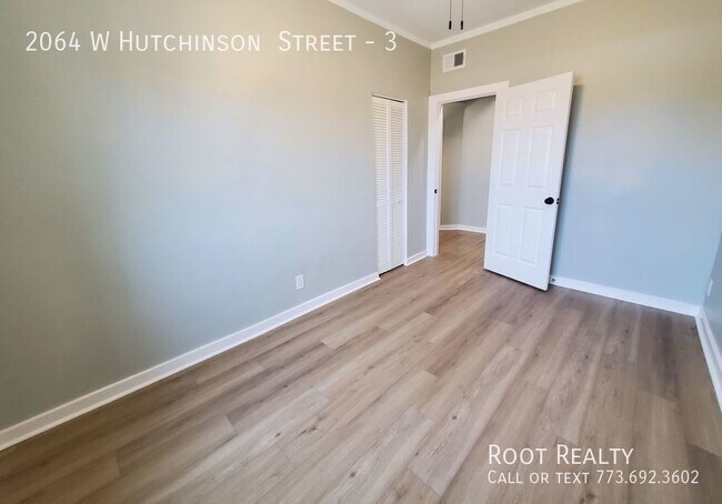 Building Photo - Lincoln Square / North Center – Modern Top...
