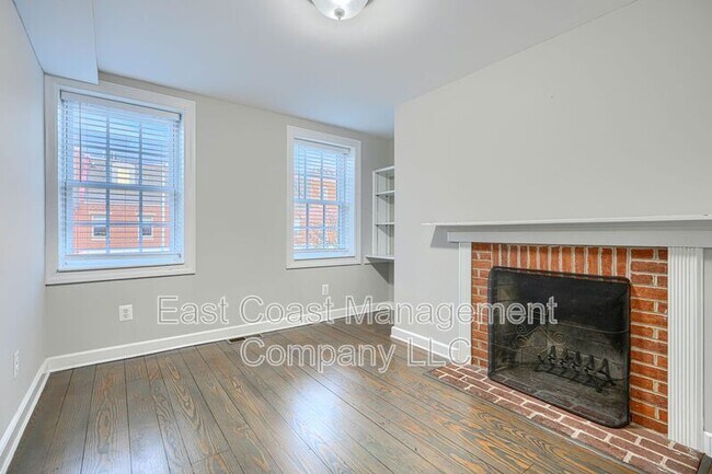 Building Photo - 724 S Hanover St