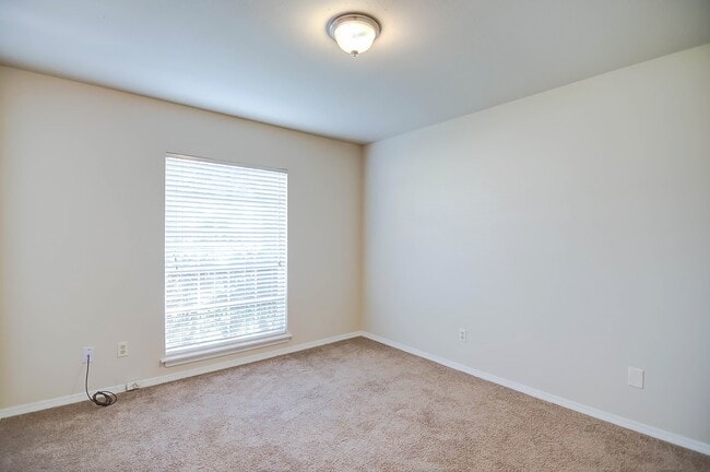 Building Photo - 1407 Akron Dr