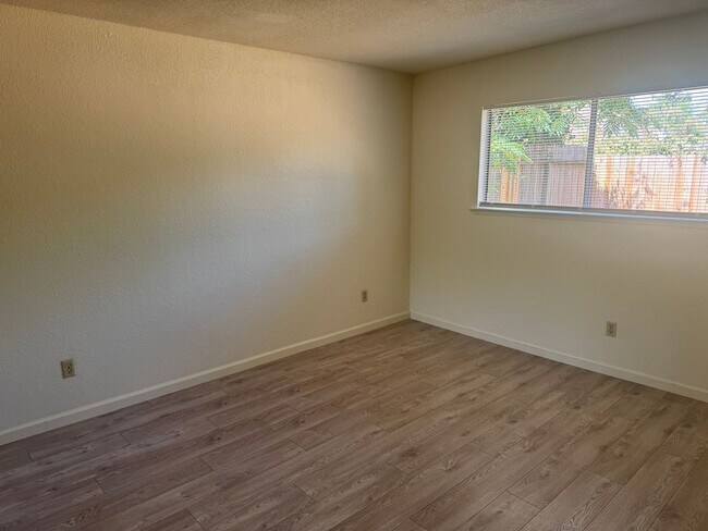 Building Photo - 3325-3327 Jayanne Way