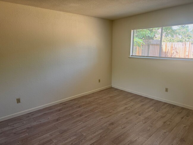 Building Photo - 3327 Jayanne Way