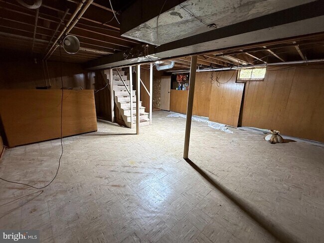 Building Photo - 1236 Oak Ln